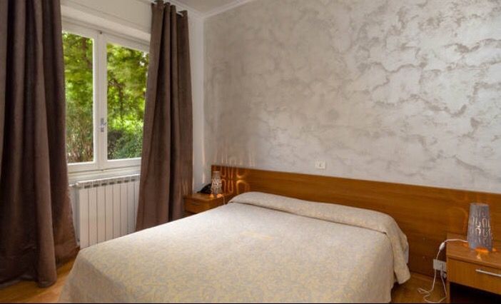 Camera economy matrimoniale image