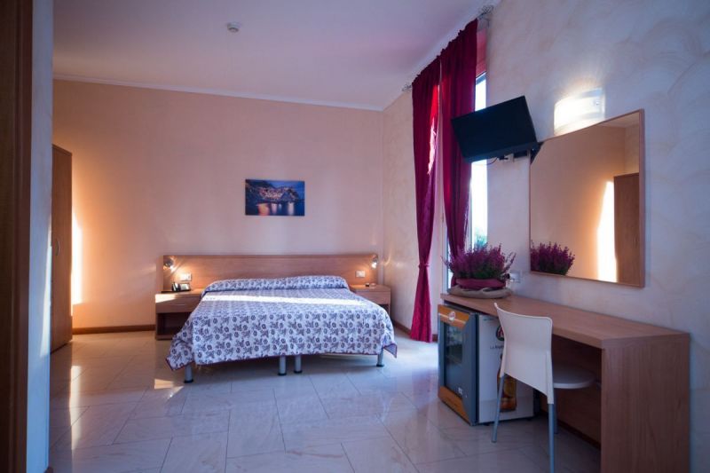 Camera tripla see view n3 20150925086-2